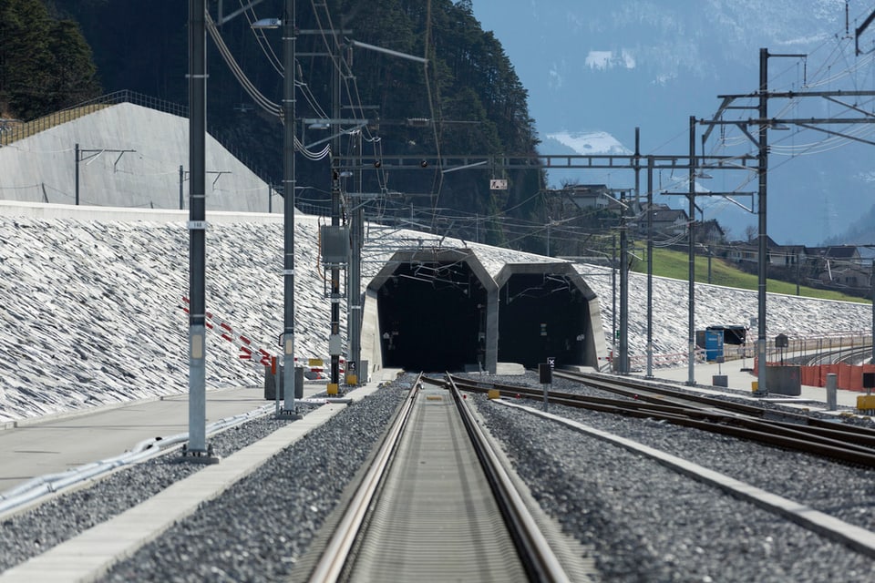 Im Gotthard-Basistunnel wurde ein Zug evakuiert.