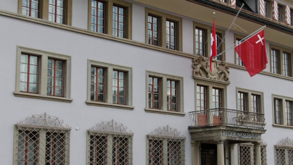 Die Schwyzer Regierung wird wegen des Abstimmungsbüchleins kritisiert.