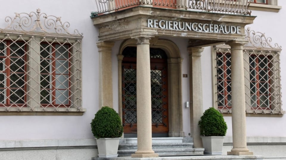 Im Schwyzer Regierungsgebäude bleiben die roten Zahlen ein Thema.