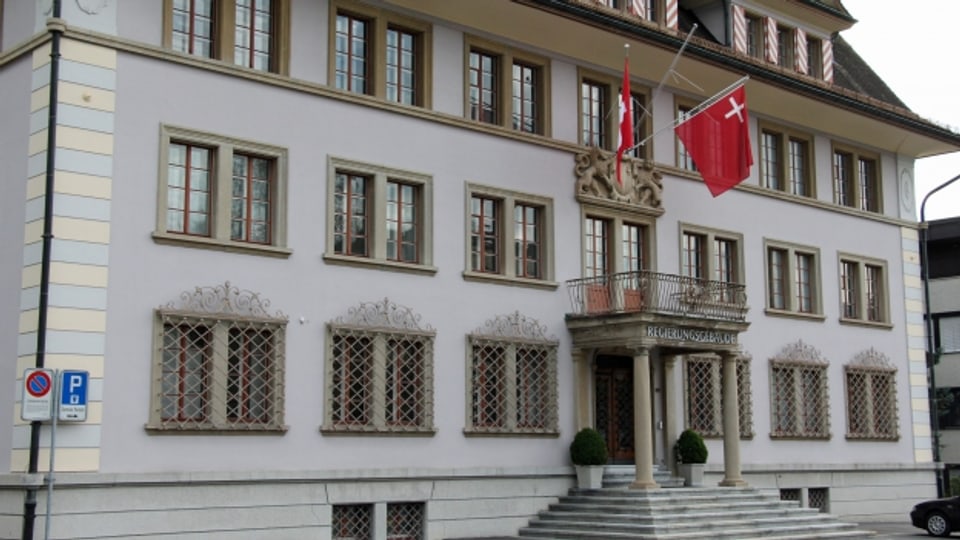 Im Regierungsgebäude in Schwyz amtieren aktuell sieben Regierungsräte.