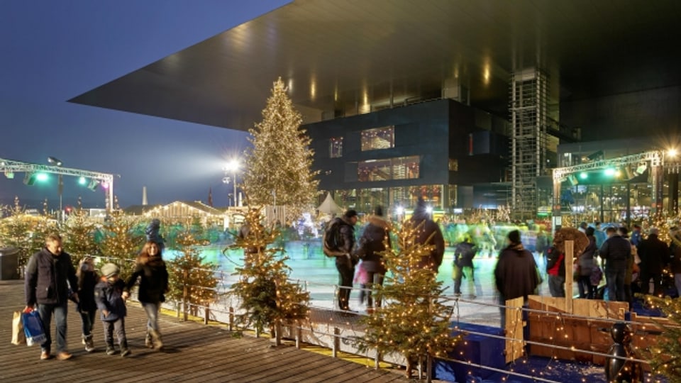 Der Europaplatz vor dem KKL Luzern ist auch in diesem Jahr wieder Zentrum vieler Weihnachtsaktionen.