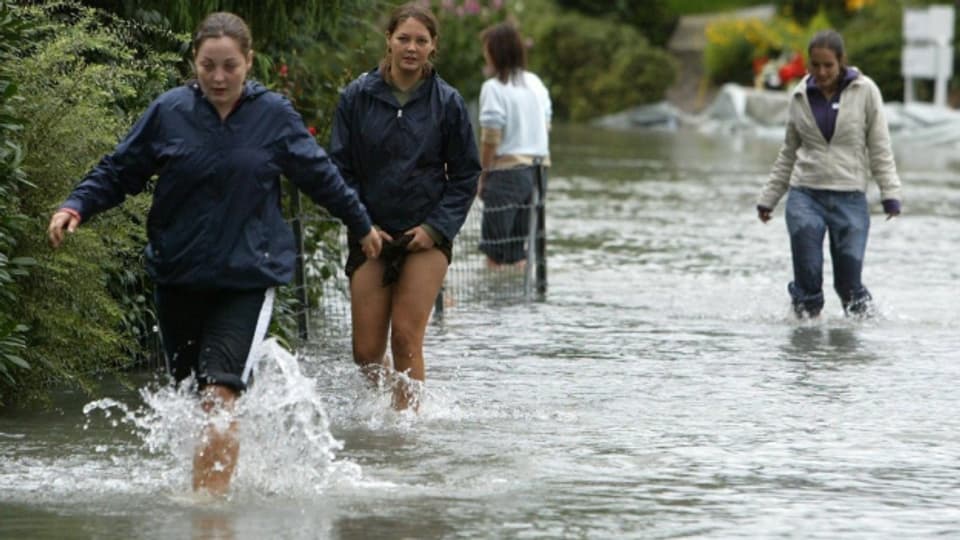 22. August 2005: Wegen heftigen Regenfällen überfluten Sarnersee und Sarneraa ganze Wohnquartiere und Landstriche.