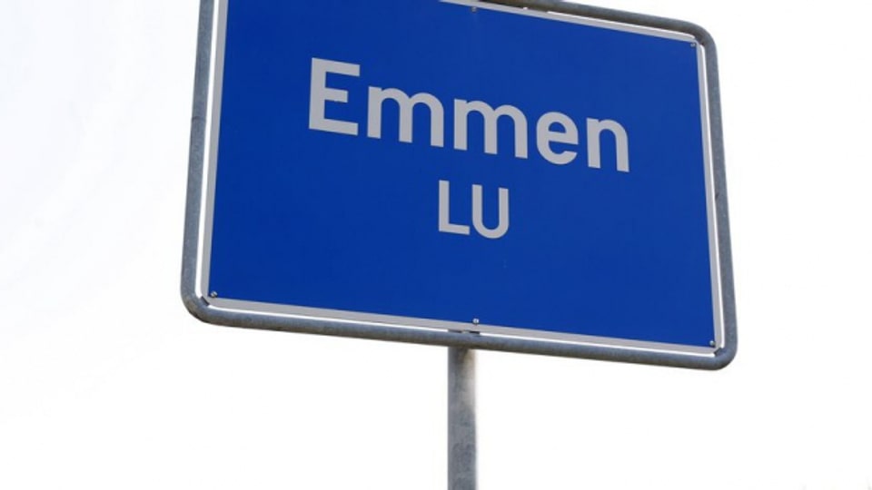 Gemeinderat in Emmen hält an Steuererhöhung fest.