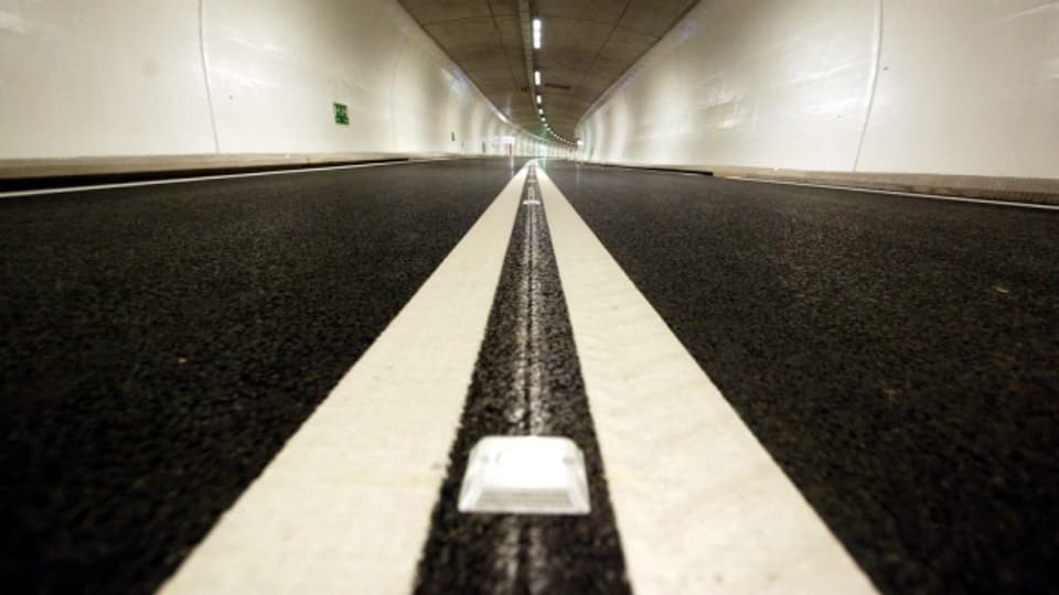 Blick in den Umfahrungstunnel in Lungern OW: Ein vergleichbarer Tunnel soll nun zwischen Lungern und Giswil entstehen.