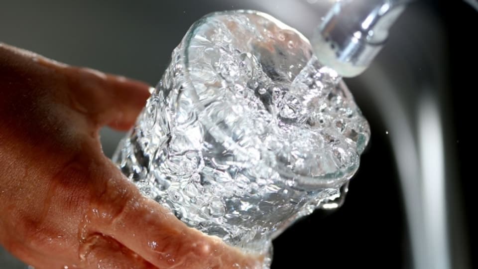 Das aktuell lauwarme Trinkwasser ist nicht per se ein besserer Nährboden für Bakterien.