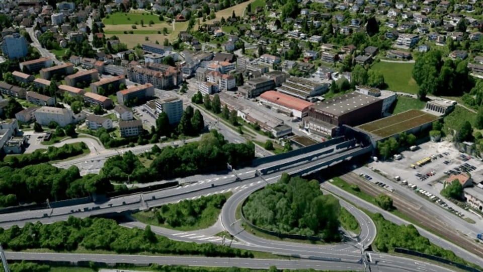 Die Gemeinde Kriens möchte beim Südportal des Sonnenbergtunnels nach dem Ausbau möglichst viel Autobahn mit einem Dach versehen.
