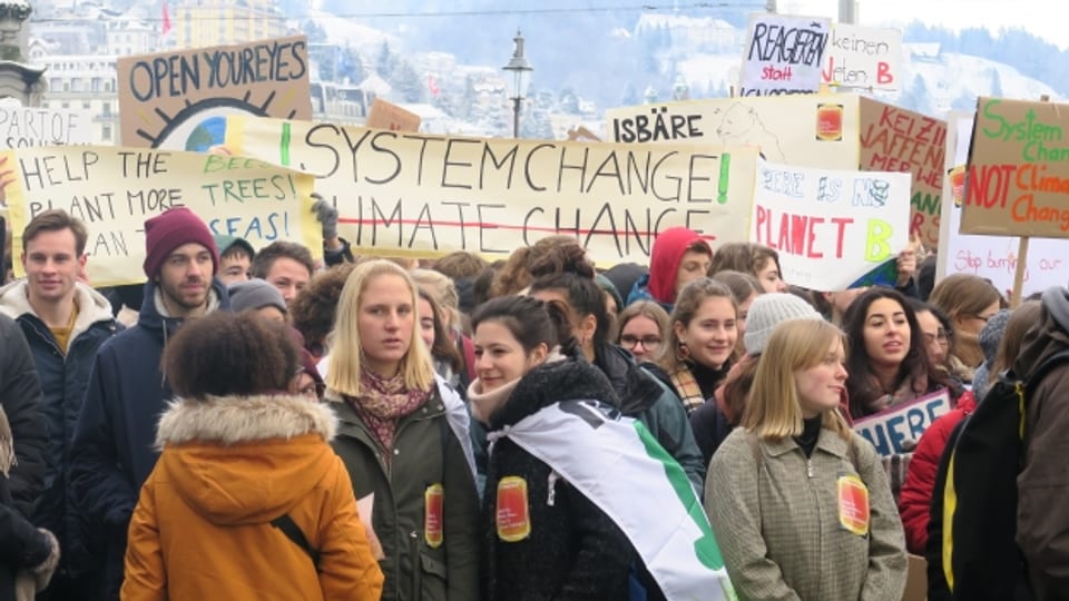 Jugendliche an der Klimademo in Luzern