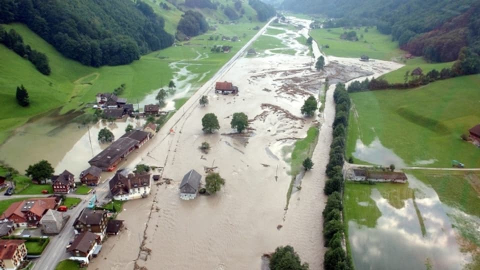 Solche Katastrophen soll das Hochwasserschutzprojekt Buoholzbach verhindern: Überschwemmungen im Engelbergertal im Sommer 2005.