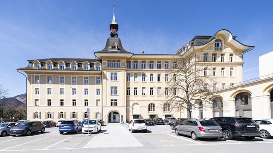 Das Schwyzer Kantonsgericht gibt den Hinterbliebenen teilweise Recht.