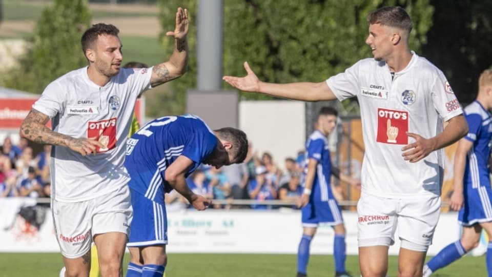 Francesco Margiotta und Idriz Voca feiern das 0:2 für Luzern