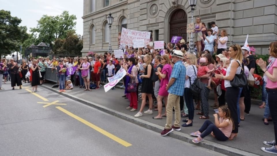 Der Frauenstreik hat für die Organisatorinnen in Zug ein finanzielles Nachspiel.