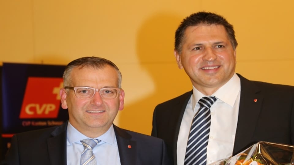 Michael Stähli (links) und Sandro Patierno nach ihrer Nomination für die Regierungsratswahlen des Kantons Schwyz.