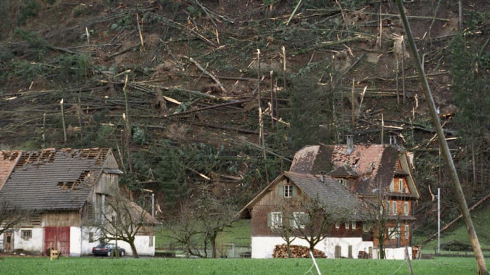 Ein Nidwaldner Bauernhaus unmittelbar nach dem Sturm.