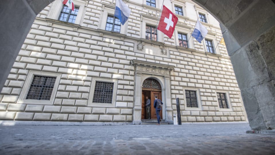 Gleich vier Vorstösse sind bei der Luzerner Regierung zur Finanzreform eingegangen.
