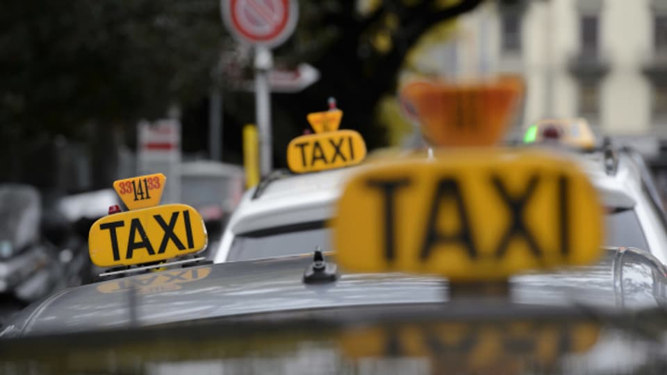 Uber steht immer wieder in der Kritik – Taxifahrer in der Schweiz haben mehrfach gegen den neuen Fahrdienst protestiert.