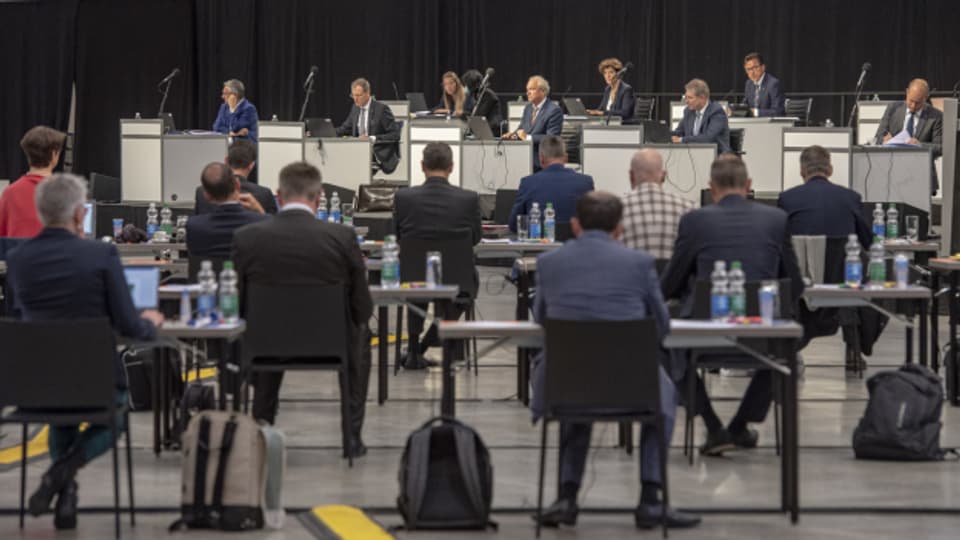 Der Kantonsrat hält auch die aktuelle Session in einer der Messehallen auf der Luzerner Allmend ab.
