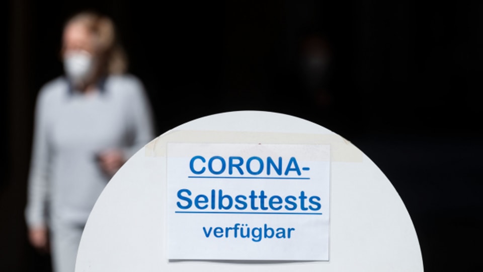 In Deutschland sind Corona-Selbsttests schon gang und gäbe, nun folgen sie auch in der Schweiz.