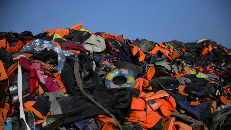 Schwimmwesten von Geflüchteten auf der griechischen Insel Lesbos.