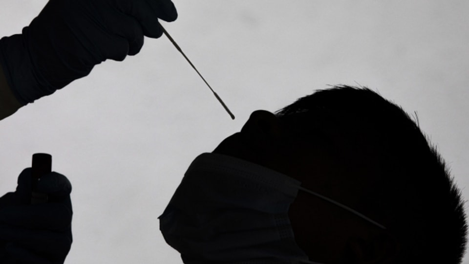Wer nicht geimpft oder genesen ist, wird getestet am Luzerner Kantonsspital
