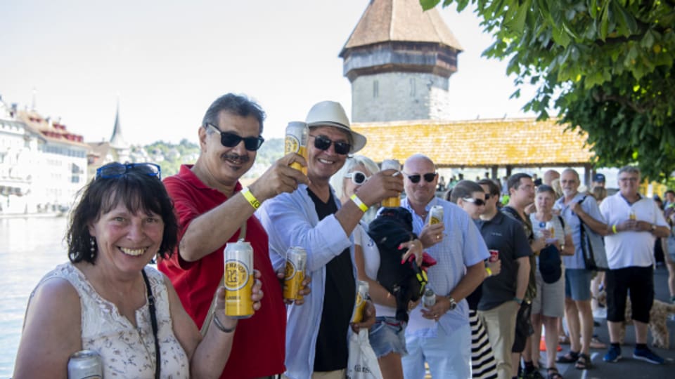 Schatten und kühle Getränke waren gefragt am Samstag am Stadtfest Luzern.