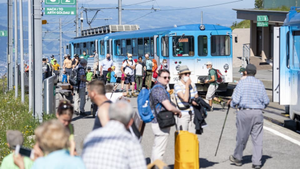 Wollen die Rigi Bahnen ihre Klimabilanz verbessern, müsste auf Überseegäste verzichtet werden, rät eine Studie.