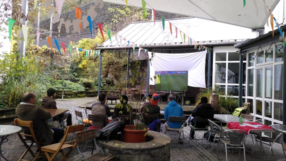 Im Sentitreff in der Stadt Luzern wartet man gespannt auf das nächste WM-Spiel.
