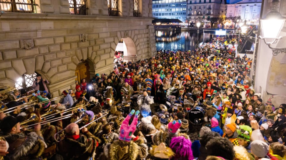 Ob am Tag oder in der Nacht: An der Fasnacht 2023 ist es eng.