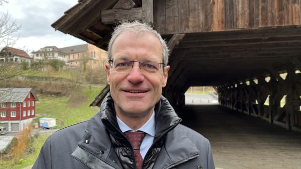 Als Ort für das Interview wählte Reto Wyss die alte Holzbrücke in seinem Wohnort Rothenburg.
