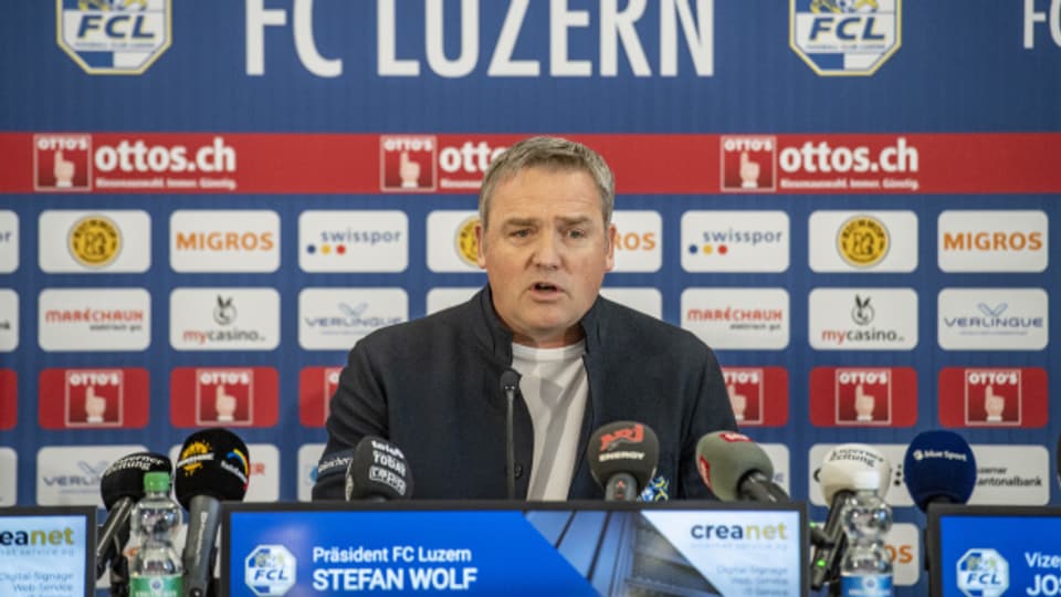 Der Präsident des FC Luzern, Stefan Wolf anlässlich einer Medienkonferenz zum Führungsstreit zwischen dem FC Luzern Verwaltungsrat und Investor Bernhard Alpstaeg