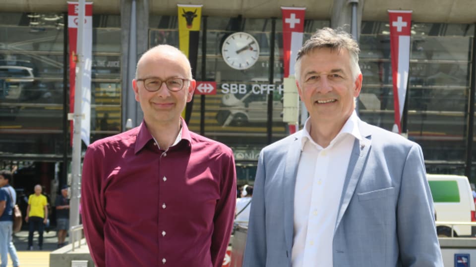 Michael Töngi (links) und Hans Wicki sind vom Projekt Durchgangsbahnhof Luzern überzeugt.