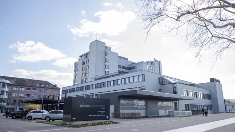 Muss ersetzt werden - und kommt nach Schenkon: Das Luzerner Kantonsspital  am Standort Sursee.