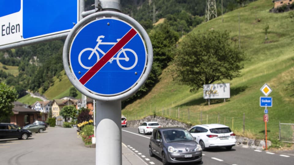 Die Axenstrasse bleibt aus Sicherheitsgründen für Velos gesperrt.