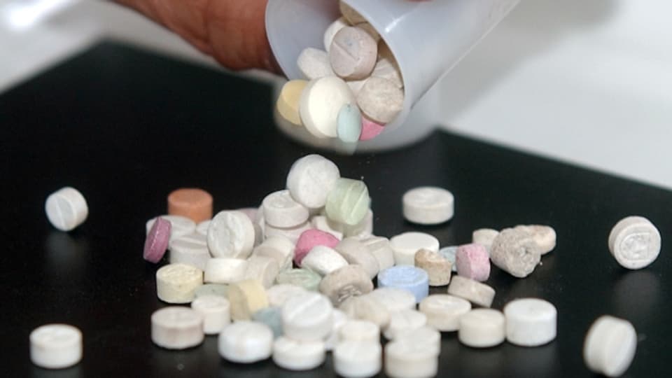 Laut einer Umfrage konsumieren 2 Prozent der Schwyzer Jugendlichen regelmässig Ecstasy.