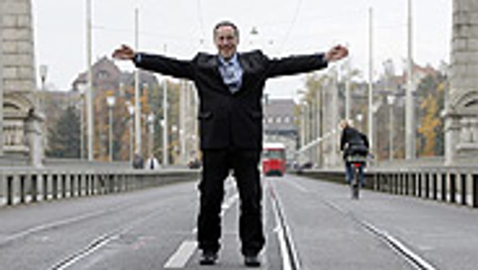 Stadtpräsident Tschäppät auf der Kornhausbrücke.