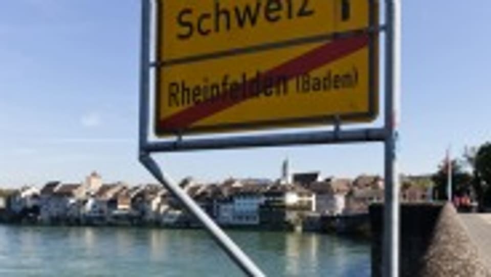Nahe beisammen: Blick von Reihnfelden DE Richtung Rheinfelden CH.
