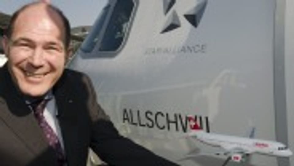 Der Allschwiler Gemeindepräsident Anton Lauber freut sich über die A320 «Allschwil»