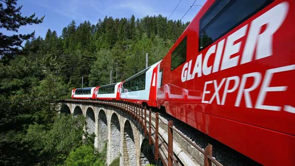 Im Touristenzug «Glacier Express» fahren jetzt Zugbegleiter mit, die speziell für die indische Kultur geschult sind.