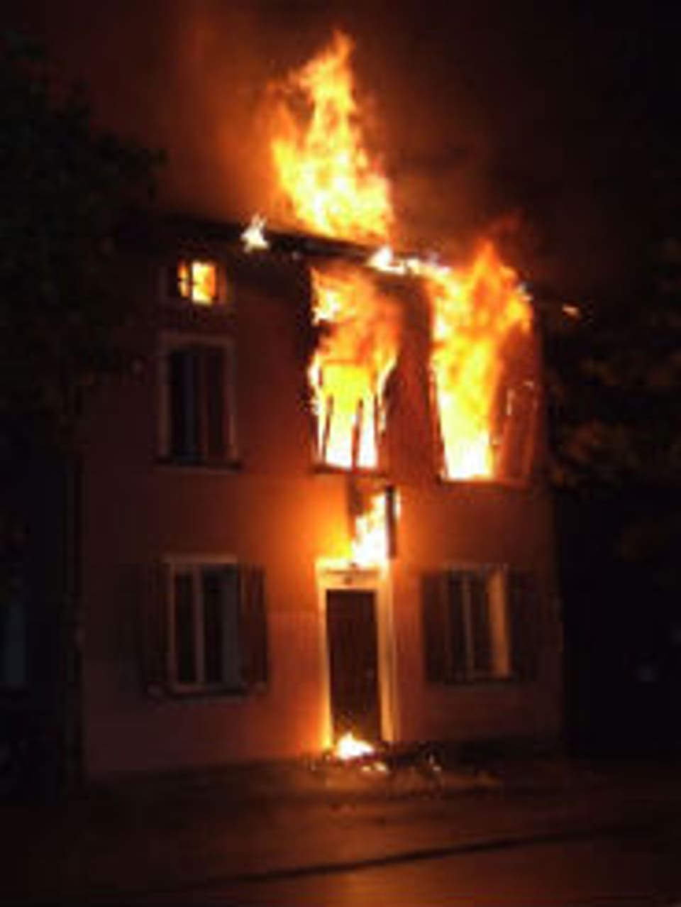 Kein normaler Brand: In Sissach wurde der beliebteste Treffpunkt Opfer der Flammen.