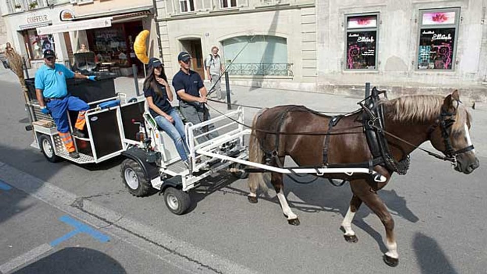 Am Montag waren sie (vorläufig) zum letzten Mal unterwegs in Avenches VD: Die elektronisch unterstützten Pferdegespanne für die Abfallentworgung.