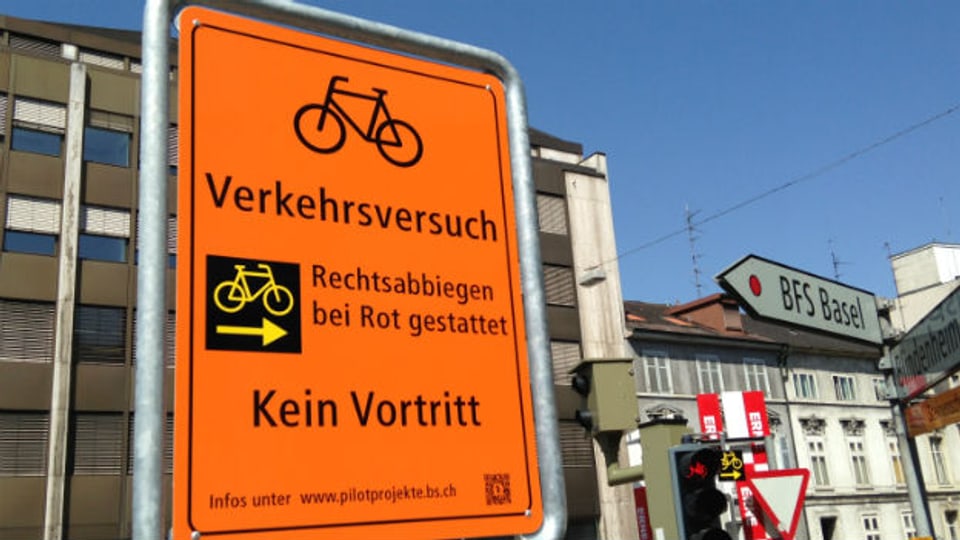 Neues für Velofahrer in Basel: Die Schilder für den Pilotversuch