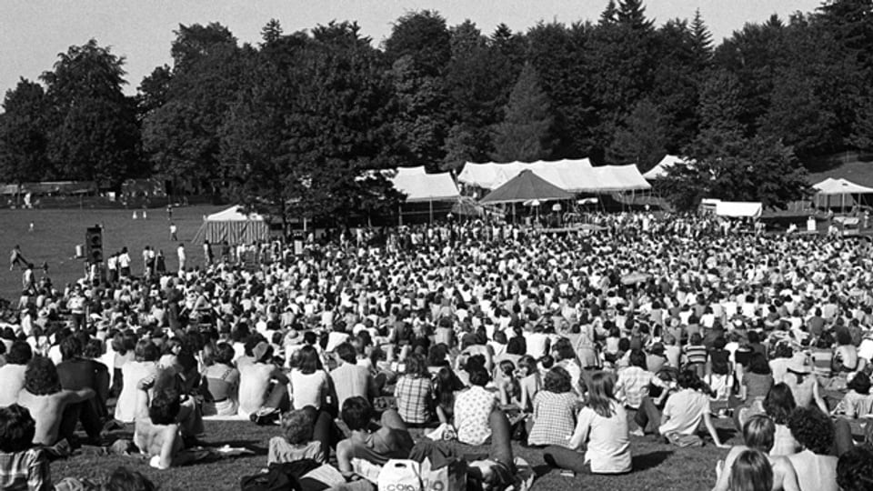 Die Premiere 1977: Zuschauer am ersten Gurten-Festival