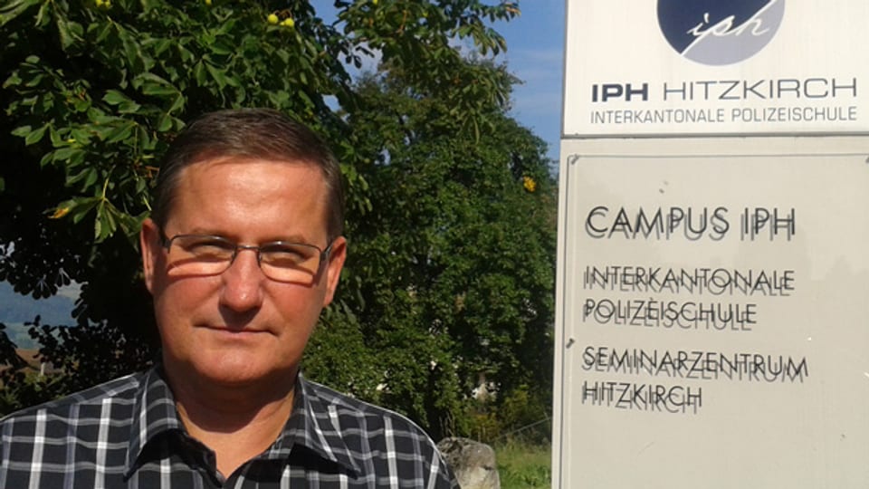 Ferdinand Frehner ist bei der Interkantzonalen Polizeischule in Hitzkirch zuständig für die Ausbildung