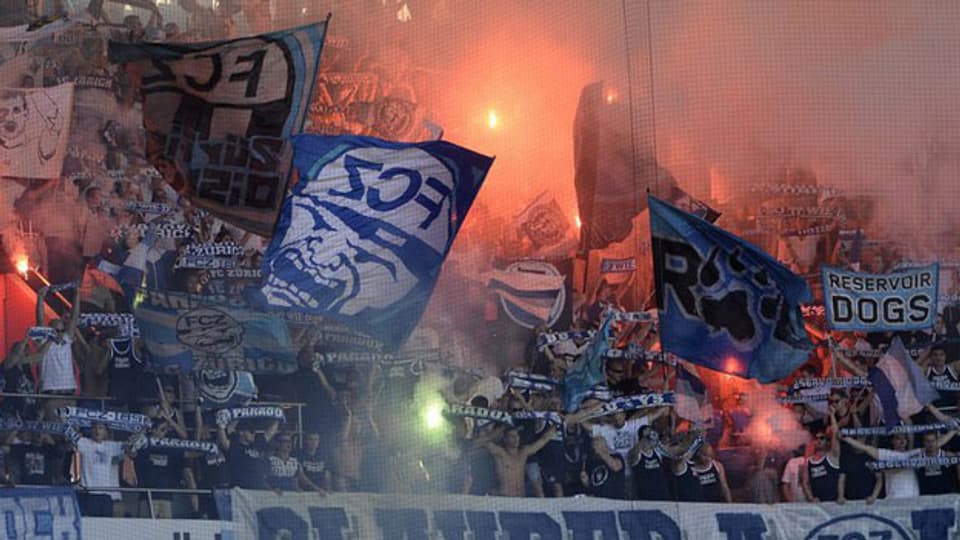 FCZ-Fans im St. Jakob-Park - bei diesem Match kamen «nur» Pyros zum Einsatz