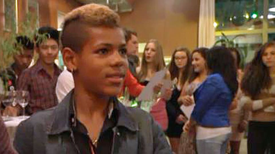 Dimitri Cissé (13) im zugehörigen Projekt-Film „Ich bin mehr“ von der JuAr (Jugendarbeit) Basel an seiner Abschlussfeier.