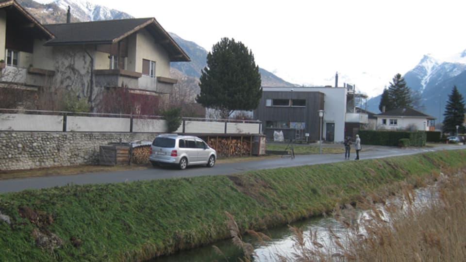 Das Gebiet an der Kanalstrasse in der Walliser Gemeinde Raron: hier hat's zu viel Quecksilber im Boden.