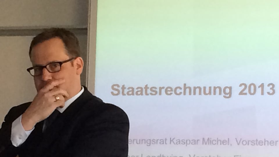 Der Schwyzer Finanzdirektor, Kaspar Michel, hat ein Problem: das Defizit 2013 beläuft sich auf mehr als 140 Millionen Franken.