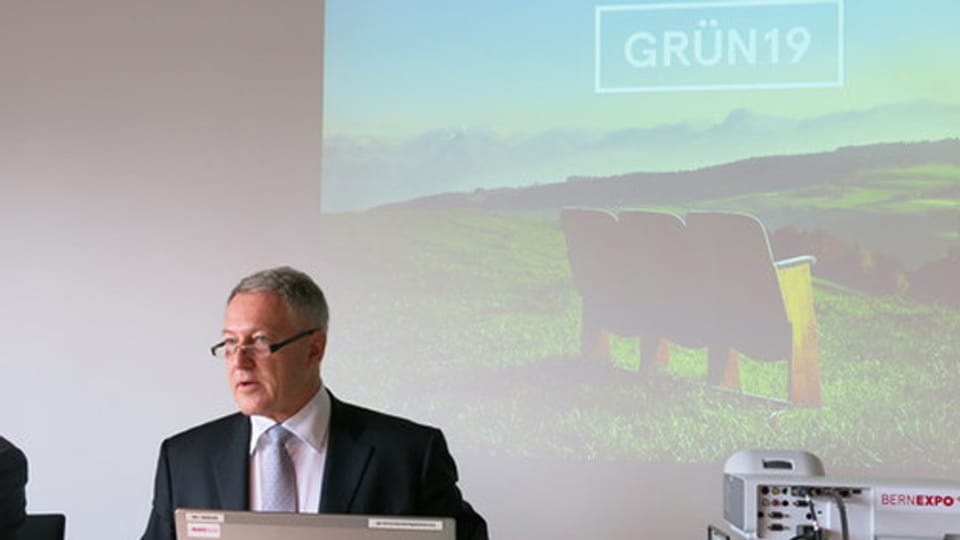 Urs Berger, der Präsident des Vereins «Grün'19», informiert über die Ausstellungs-Idee.