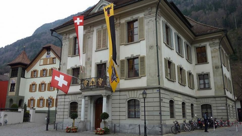 Rathaus in Altdorf: Die Urner Regierung muss Kritik einstecken.