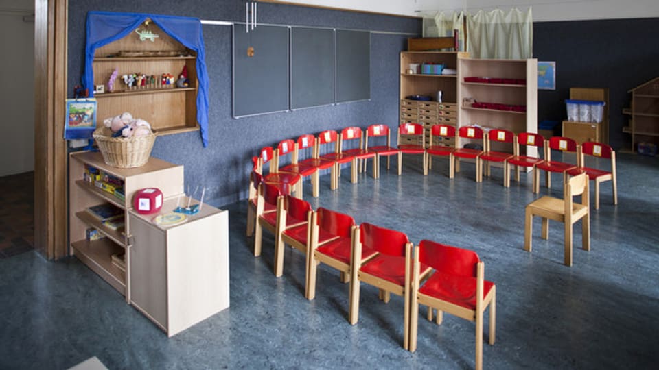 Die Stühle der Kindergarten-Kinder sind ab August wieder voll besetzt. Und jener der Lehrerin?
