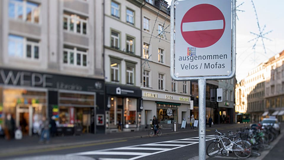 Kein Durchgang für Autos - neues Basler Verkehrskonzept funktioniert.